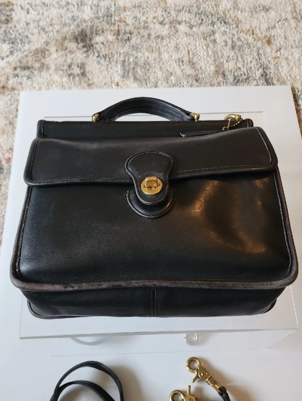 Coach Willis Vintage Leather Bag with Gold Hardware. 1996. D6L-9927. 10×10.5×2.